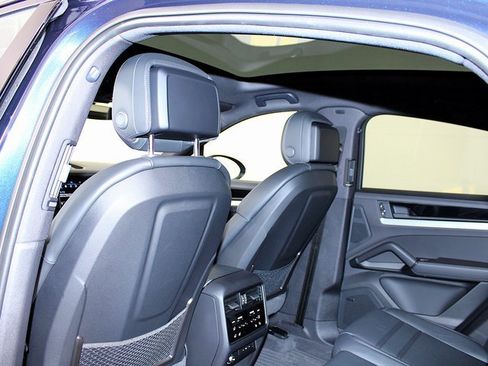 Used 2024 Porsche Cayenne Coupe image 21