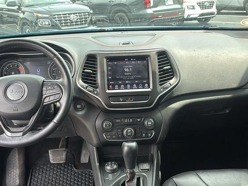 Used 2019 Jeep Cherokee Trailhawk w/ Cold Weather Group AWD/4WD image 12