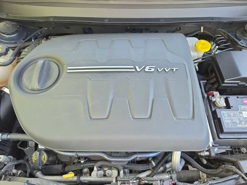 Used 2017 Jeep Cherokee Trailhawk w/ Cold Weather Group AWD/4WD image 13