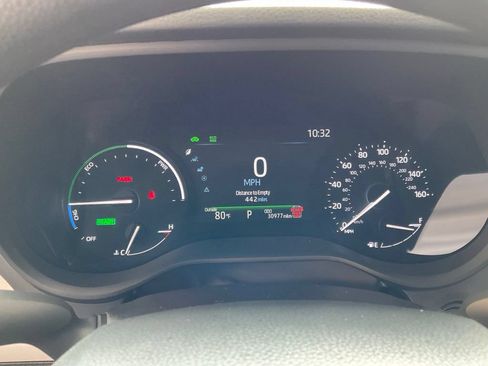 Certified 2025 Toyota Sienna LE FWD image 13