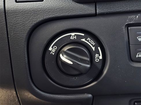 New 2025 Nissan Frontier SV w/ SV Convenience Package image 12