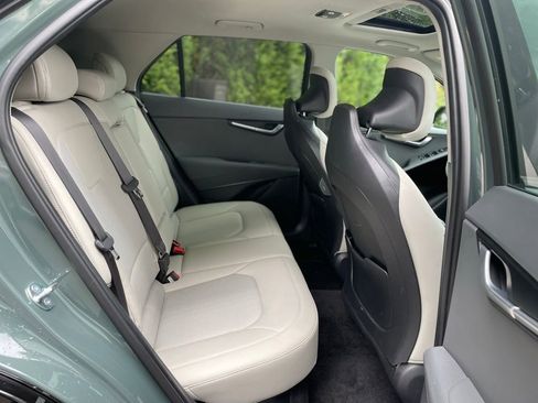 Used 2024 Kia Niro EX Touring FWD image 23