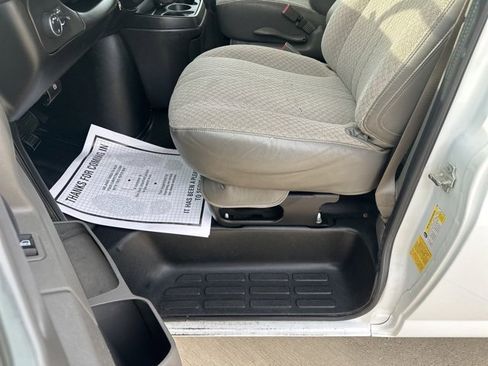 Used 2018 Chevrolet Express 2500 w/ Driver Convenience Package image 21