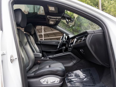 Certified 2023 Porsche Macan image 54