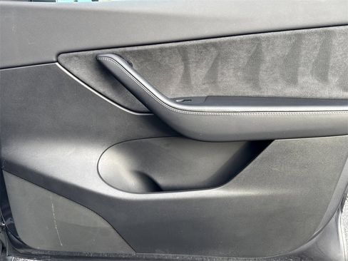 Used 2021 Tesla Model Y Long Range image 14