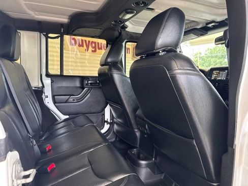 Used 2017 Jeep Wrangler Unlimited Sahara AWD/4WD image 5