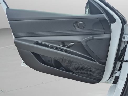 New 2026 Hyundai Elantra SEL Sport FWD image 22