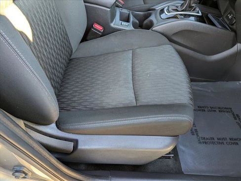 Used 2018 Nissan Rogue SV image 16