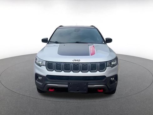Used 2025 Jeep Compass Trailhawk AWD/4WD image 6
