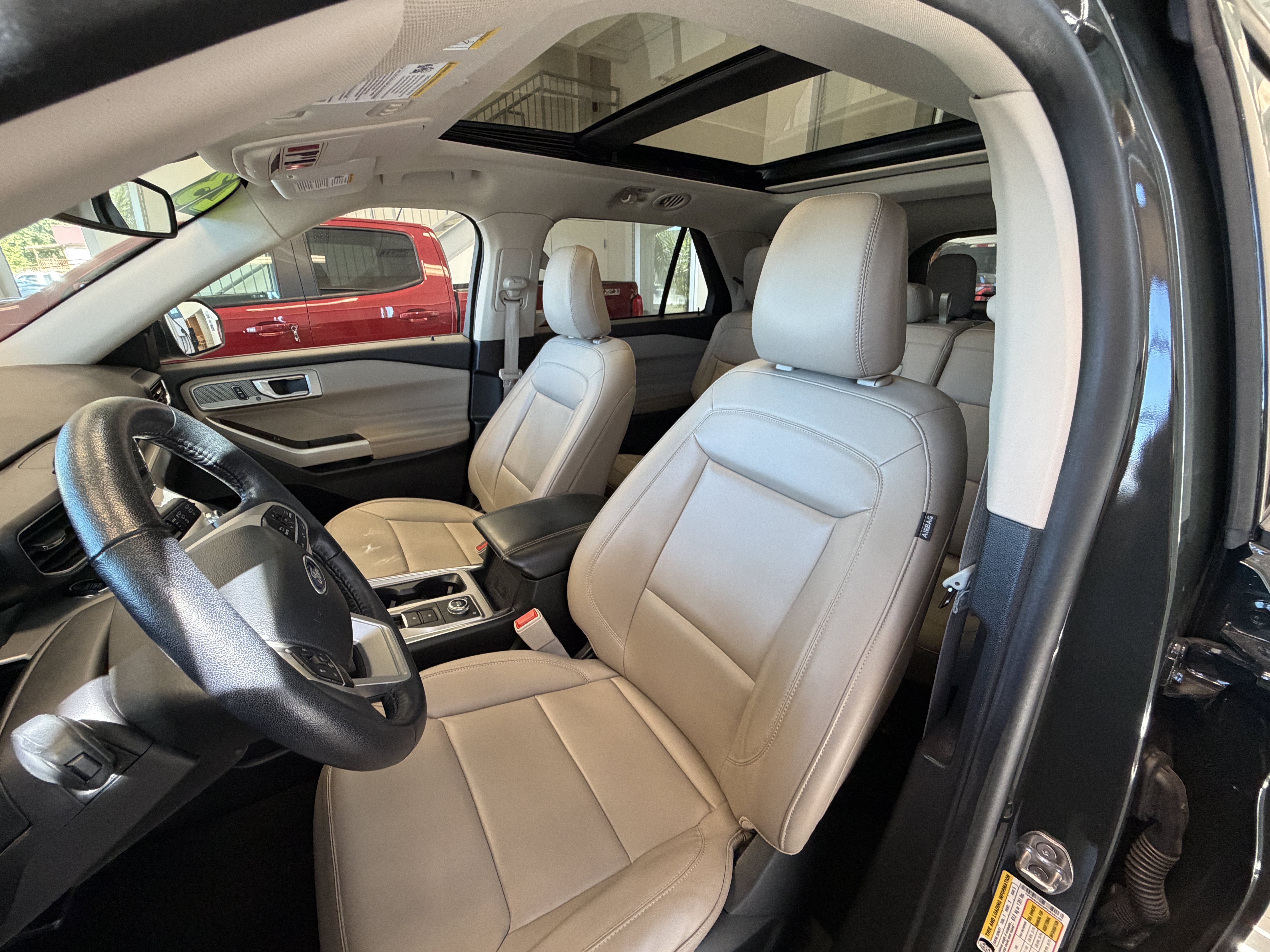 Used 2023 Ford Explorer XLT w/ Equipment Group 202A AWD/4WD image 11