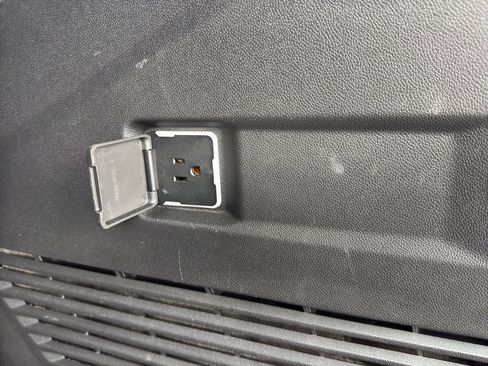 Used 2025 Chevrolet Tahoe LT image 13