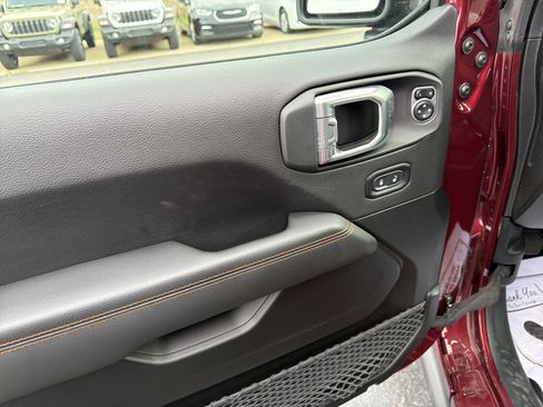 Used 2021 Jeep Gladiator Mojave AWD/4WD image 18
