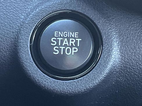 Used 2023 Hyundai Venue Limited image 28