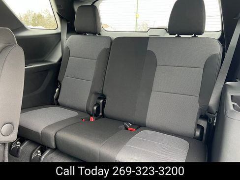 Certified 2023 Chevrolet Traverse LT w/ Rear Camera Mirror Package image 6