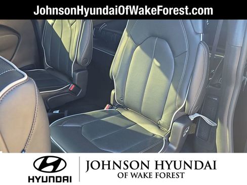 Used 2022 Chrysler Pacifica Limited w/ S Appearance Package image 24