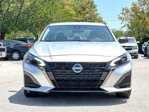Used 2025 Nissan Altima 2.5 SV FWD image 10