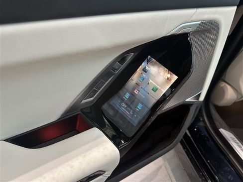 New 2025 BMW 760i xDrive w/ Executive Package image 13