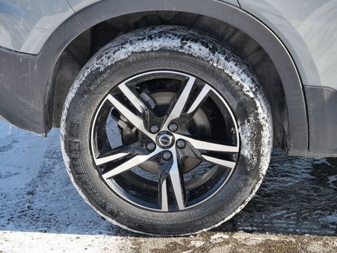 Used 2024 Volvo XC40 B5 Core image 14