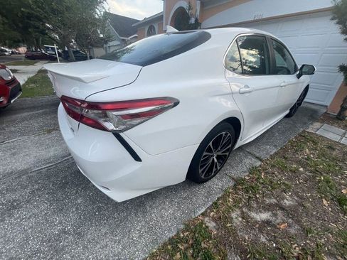 Used 2019 Toyota Camry SE FWD image 14