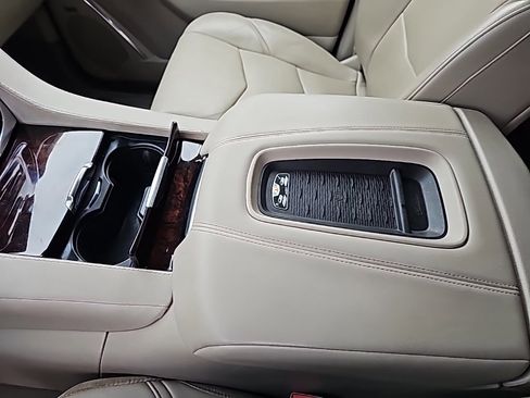 Used 2016 Cadillac Escalade Luxury image 28