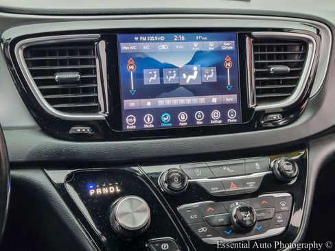 Used 2018 Chrysler Pacifica Touring Plus image 26