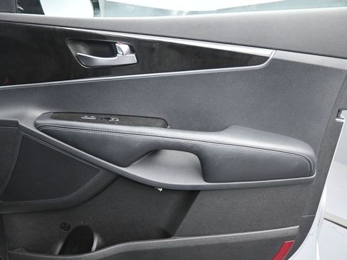 Used 2016 Kia Sorento LX image 29