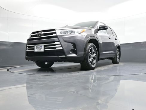Used 2017 Toyota Highlander LE image 26