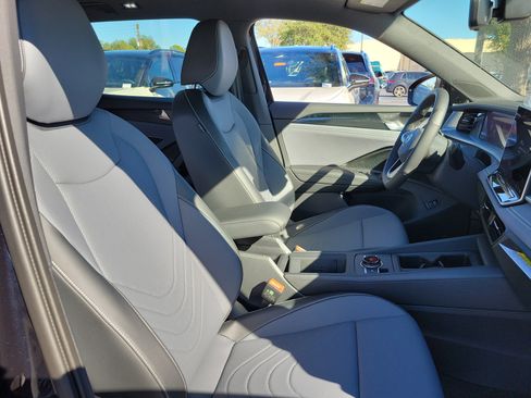 New 2026 Volkswagen Tiguan SE R-Line image 6