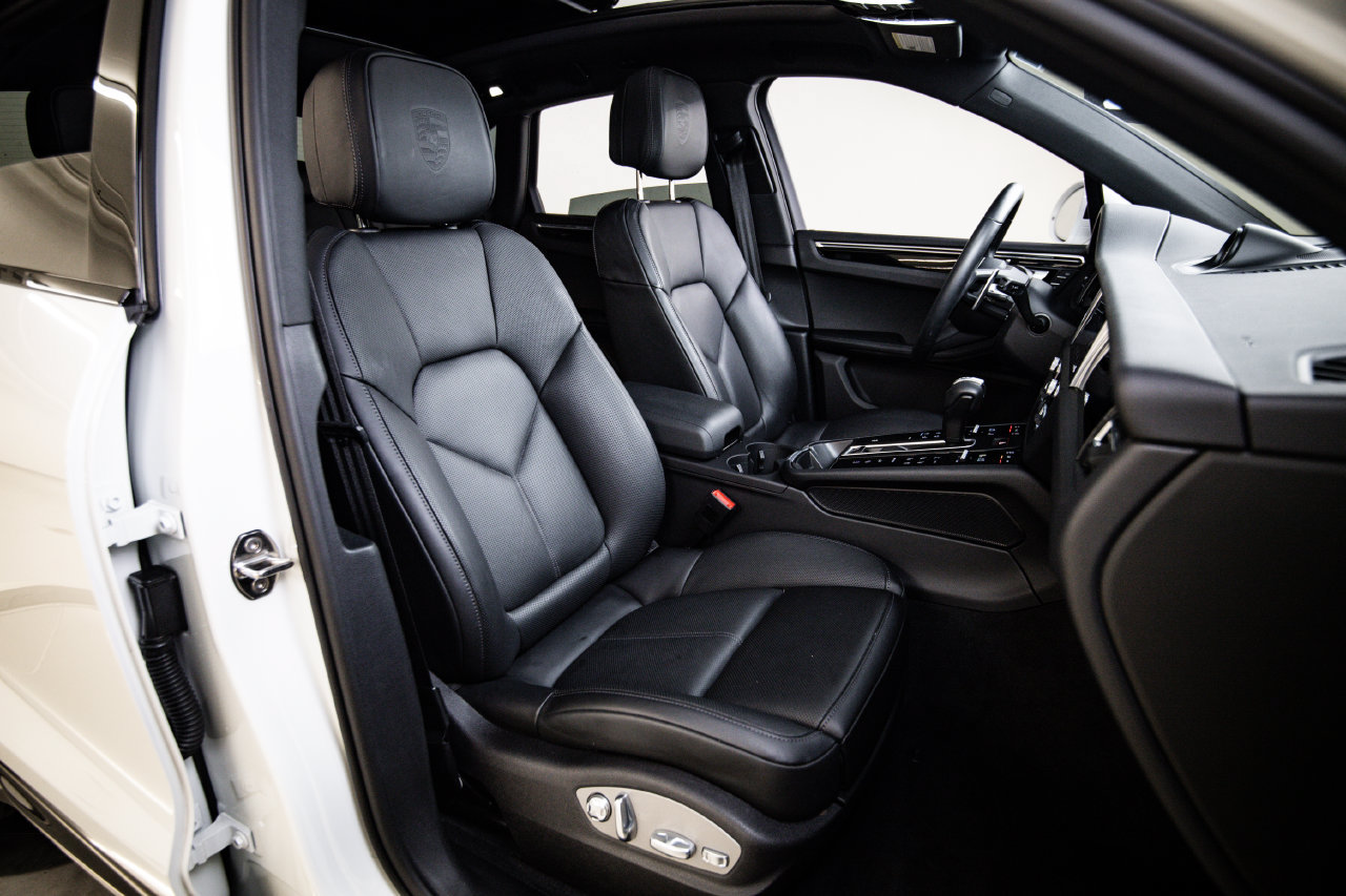 Certified 2026 Porsche Macan AWD/4WD image 29
