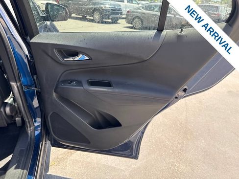 Used 2022 Chevrolet Equinox RS w/ LPO, Floor Liner Package FWD image 12
