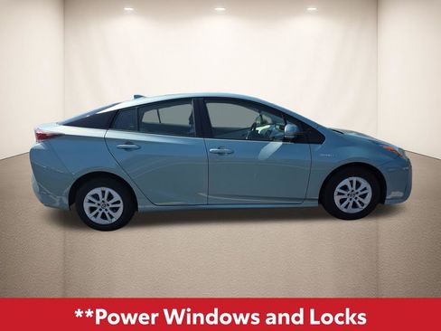 Used 2017 Toyota Prius Two FWD image 4