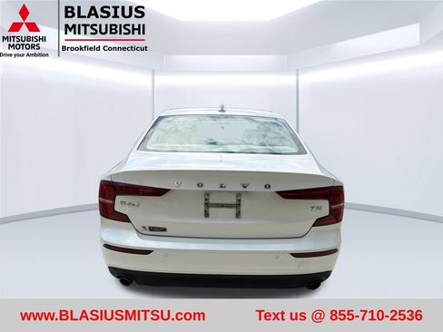 Used 2019 Volvo S60 T5 Momentum w/ Multimedia Package FWD image 10