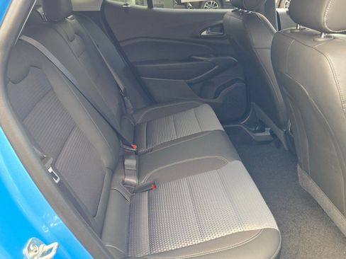 Certified 2025 Chevrolet Trax LT FWD image 10
