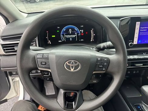 Used 2025 Toyota Camry LE FWD image 16