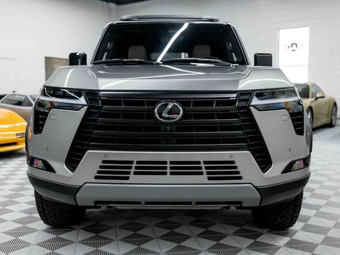 Used 2025 Lexus GX 550 AWD/4WD image 5