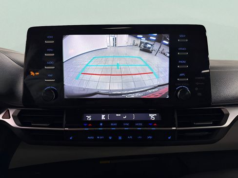 Used 2021 Toyota Sienna XLE image 16