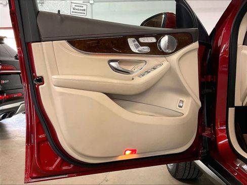 Used 2017 Mercedes-Benz GLC 300 4MATIC image 23