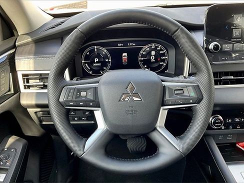 New 2025 Mitsubishi Outlander SEL image 10