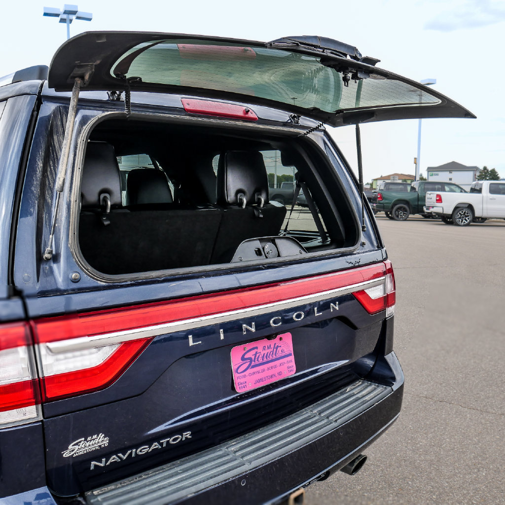 Used 2016 Lincoln Navigator Select AWD/4WD image 18