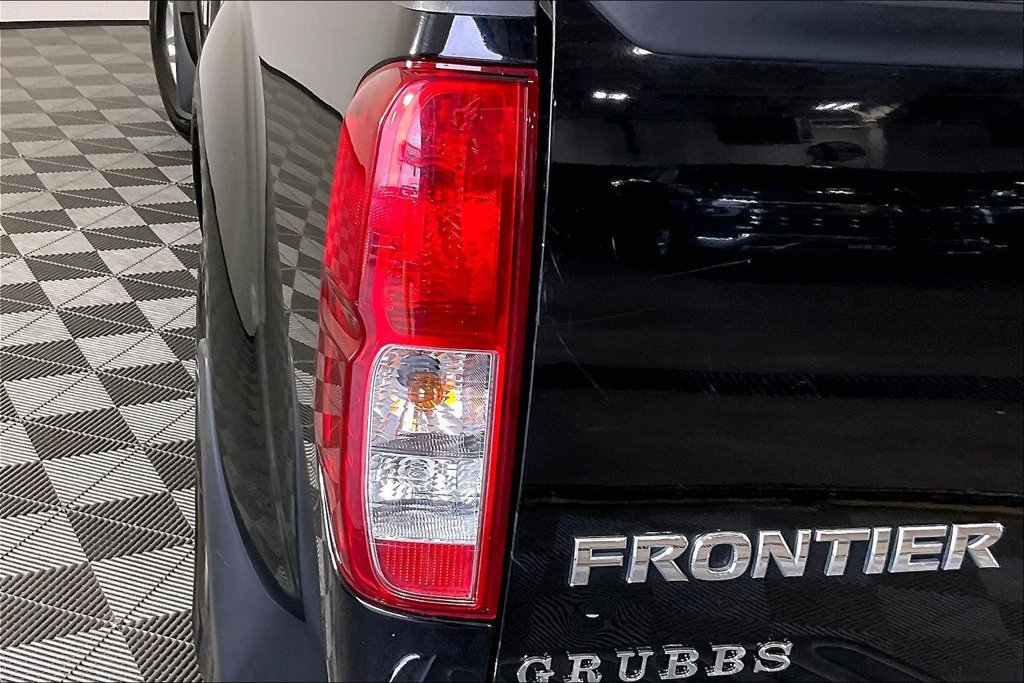 Used 2014 Nissan Frontier SV w/ SV Value Truck Package AWD/4WD image 39