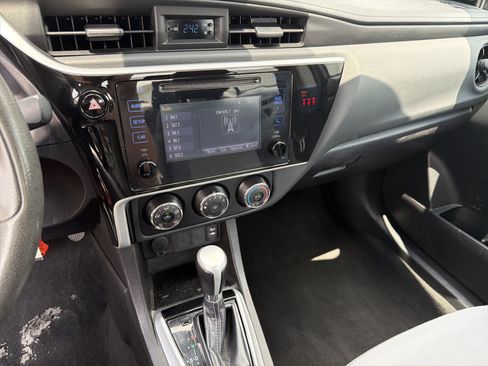 Used 2018 Toyota Corolla L FWD image 32