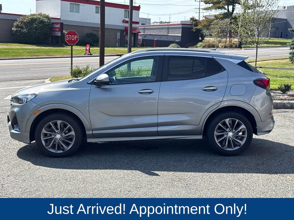 Used 2023 Buick Encore GX Select w/ Sport Touring Package FWD image 4