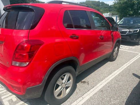 Used 2017 Chevrolet Trax LT w/ LT Convenience Package AWD/4WD image 12