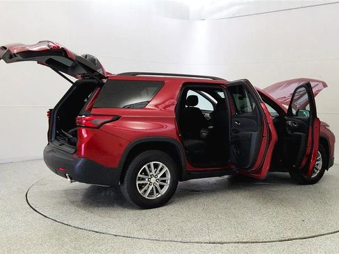 Used 2023 Chevrolet Traverse LT FWD image 12