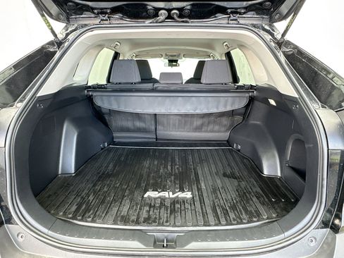 Used 2023 Toyota RAV4 LE AWD/4WD image 17