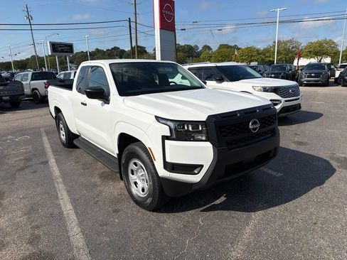 Used 2026 Nissan Frontier S RWD image 3