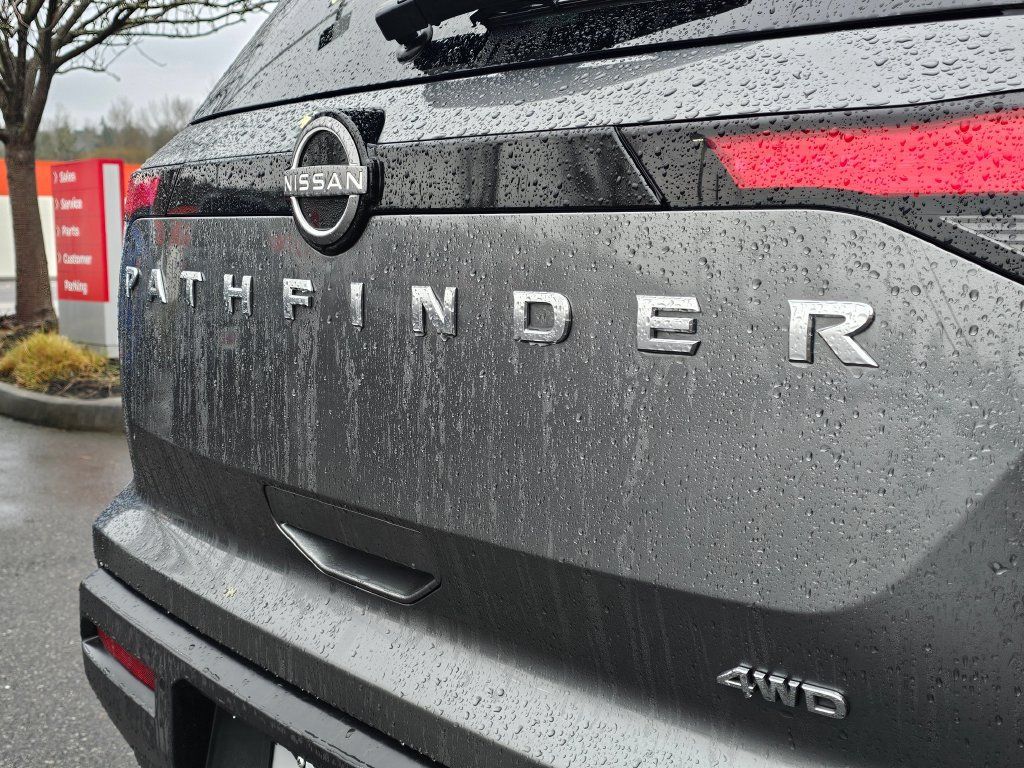 Used 2025 Nissan Pathfinder SV AWD/4WD image 10