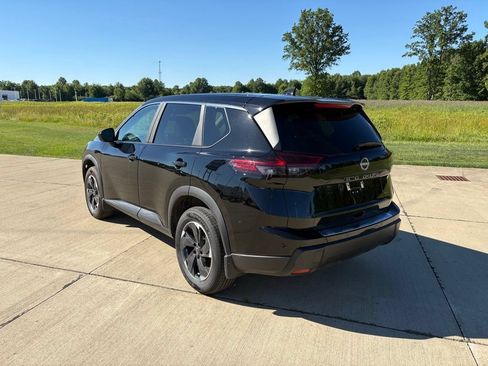 Used 2026 Nissan Rogue SV AWD/4WD image 4