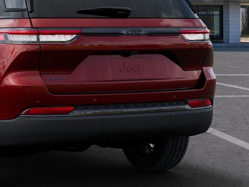 New 2025 Jeep Grand Cherokee Limited AWD/4WD image 13
