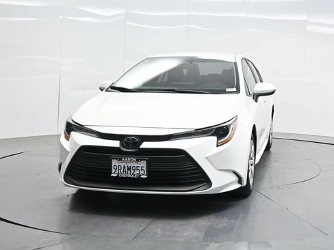 Used 2025 Toyota Corolla LE FWD image 39